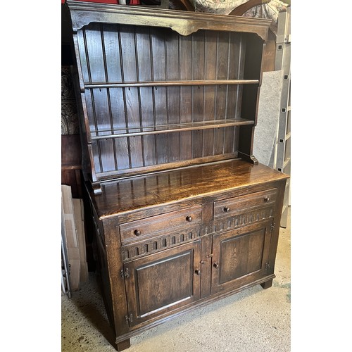 9196 - A good quality oak Welsh dresser with shelf back, 2 drawers above 2 doors with thumb pattern decorat... 