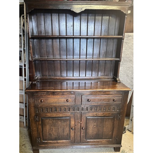 9196 - A good quality oak Welsh dresser with shelf back, 2 drawers above 2 doors with thumb pattern decorat... 