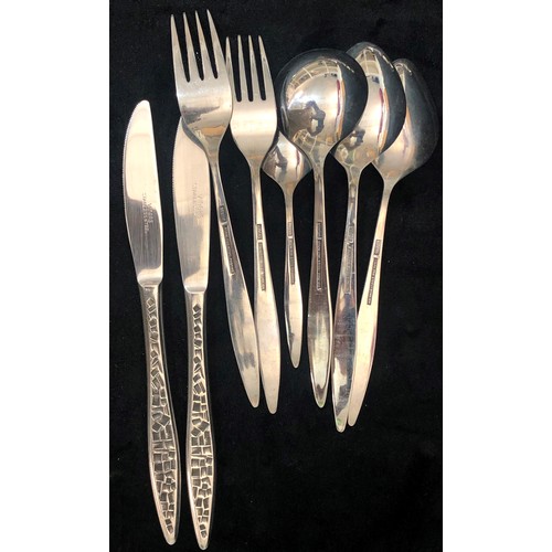 9210 - A Viners stainless steel 6-place setting flatware service, comprising of 6 dinner knives, 6 dessert ... 