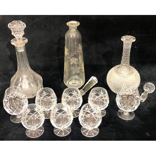 9214 - An engraved glass octagonal bulbous decanter with grape and vine decoration and stopper, 2 further d... 