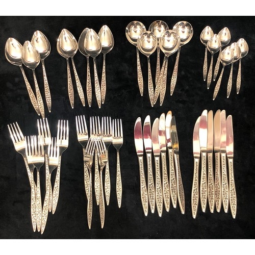 9210 - A Viners stainless steel 6-place setting flatware service, comprising of 6 dinner knives, 6 dessert ... 