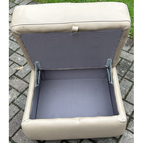 9268 - A good quality modern Italian beige leather 2-seater settee, approx 146cm wide 97cm deep and 90cm hi... 