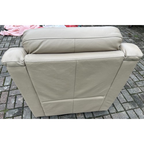 9269 - A good quality modern Italian beige leather electric reclining armchair, approx 89cm wide, 93cm deep... 