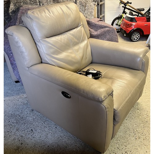 9270 - A good quality modern Italian beige leather electric reclining armchair, approx 89cm wide, 93cm deep... 