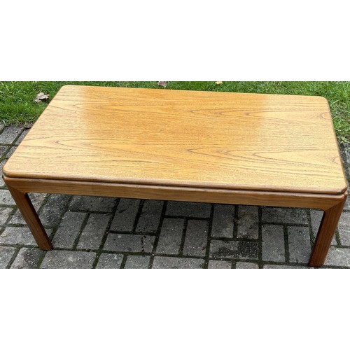 9271 - A Parker Knoll teak coffee table, 93cm x 52cm and a similar table, 106cm x 57cm (2). This item is he... 