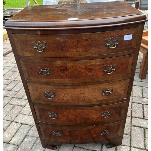 9201 - A good quality reproduction mahogany and walnut bow fronted chest of drawers with 5 long graduated d... 