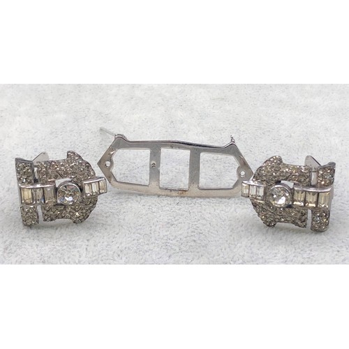 9253 - A paste detachable double clip brooch, 5.2cm long