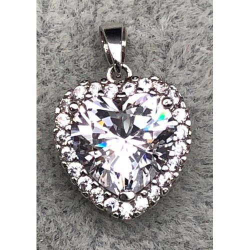 9259 - A silver small cubic zirconia heart shaped pendant, 2cm high, stamped 