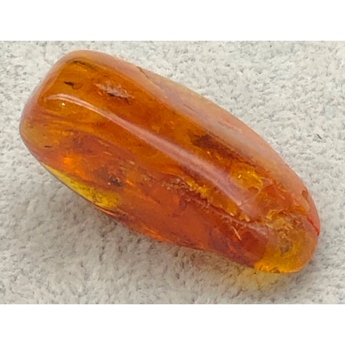 9261 - An amber resin nugget, 3.7cm long