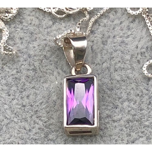 9262 - A silver and amethyst small drop pendant with chain