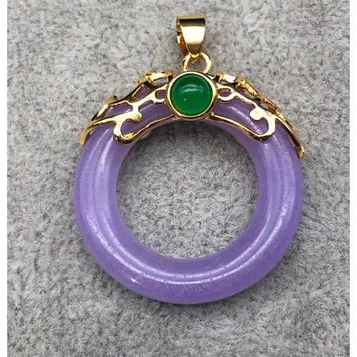 9264 - A lavender and green jade style circular pendant, 4cm high