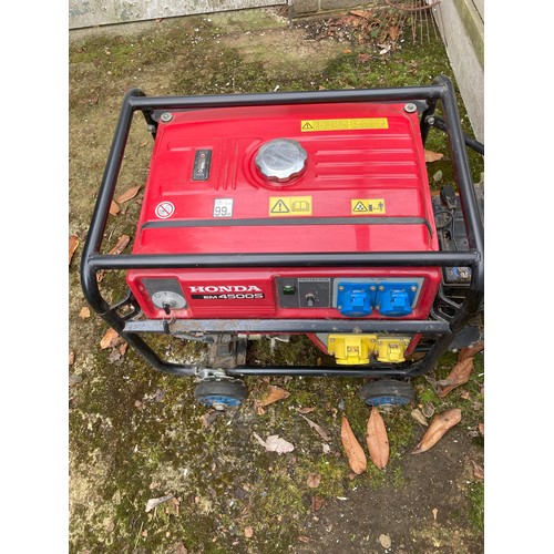 9124 - A Honda EM4500SX 4Kw Back-Up Generator with manual (has worked but not tested recently), 82 x 54 x 5... 