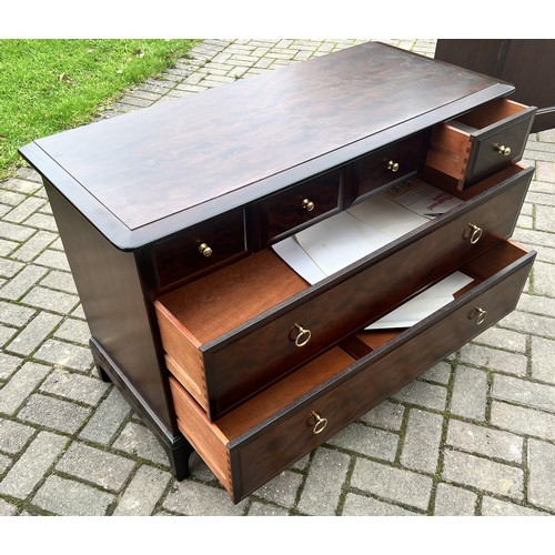 9278 - A Stag Minstrel chest of drawers on bracket feet, 4 short drawers and 2 long drawers, 72cm high, 47c... 