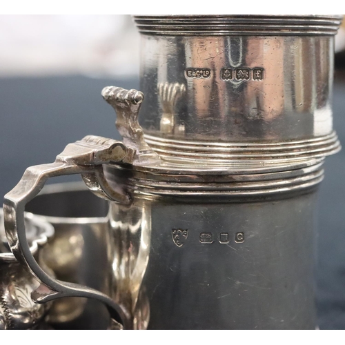 136 - A George VI plain silver mustard pot with hinged lid and blue glass liner, London 1938 and a silver ... 