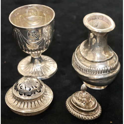 139 - A George III silver bulbous shaped pepperette with embossed swag, floral and reeded decoration, on r... 