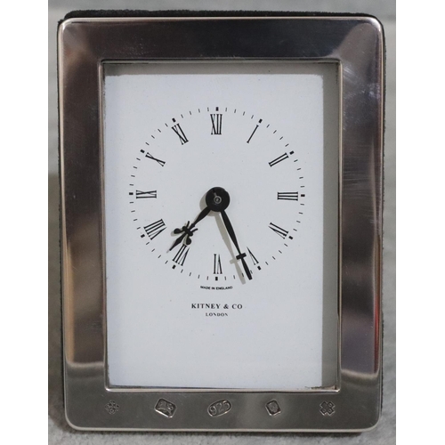 151 - A modern 925 London silver plain freestanding Kitney & Co. London, battery operated timepiece, 11cm ... 