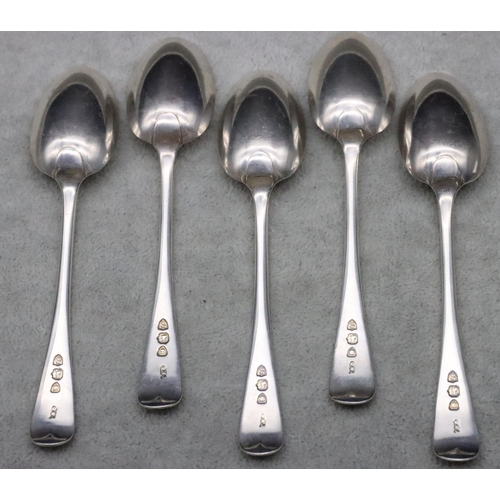 163 - A set of 5 Victorian silver teaspoons with chased floral and leaf decoration, 3.3oz