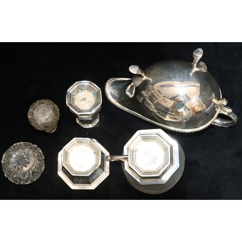 173 - A 3-piece silver plated condiment set with gadroon rim, a silver plated sauceboat and a small quanti... 