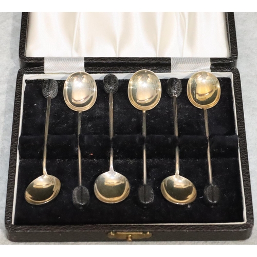 177 - A set of 6 Sheffield silver coffee bean spoons, in fitted black leather case, 1.1oz