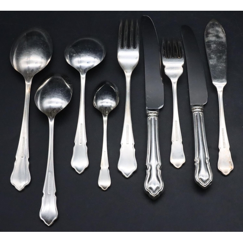 192 - A silver plated 8-place setting flatware service, comprising of 8 dinner knives, 8 smaller knives, 8... 