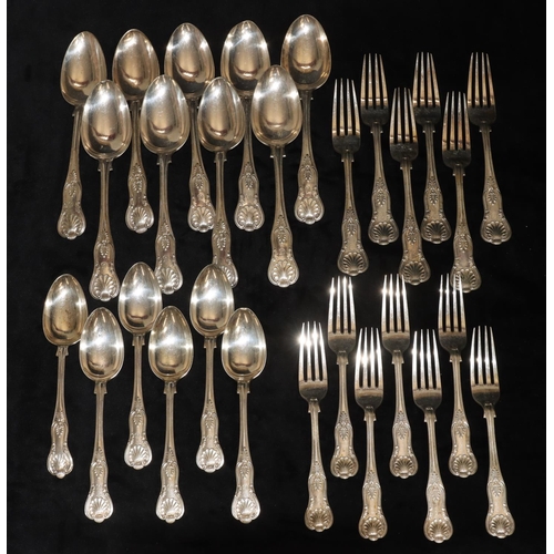 246 - A King's pattern silver plated flatware service, comprising of 9 tablespoons, 6 dessert spoon, 6 din... 