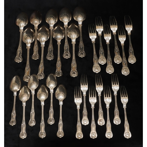 246 - A King's pattern silver plated flatware service, comprising of 9 tablespoons, 6 dessert spoon, 6 din... 