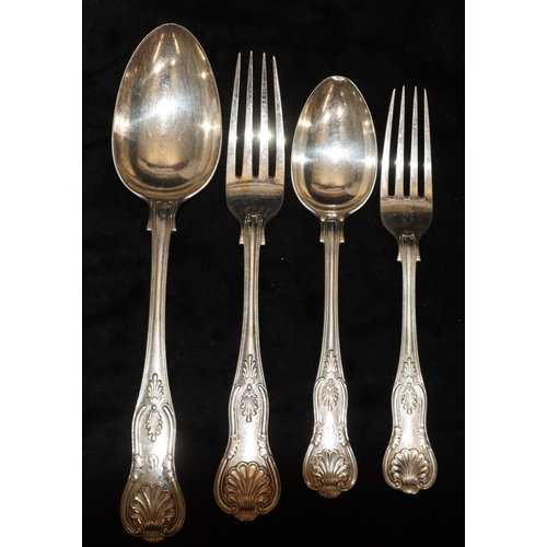 246 - A King's pattern silver plated flatware service, comprising of 9 tablespoons, 6 dessert spoon, 6 din... 