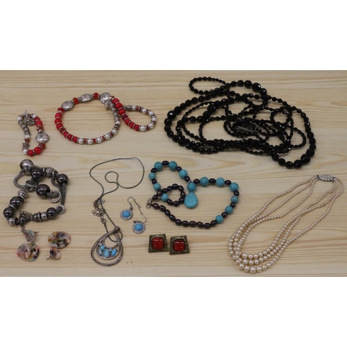 257 - A jet 4-strand graduated bead necklace and a small quantity of various bead necklaces etc.