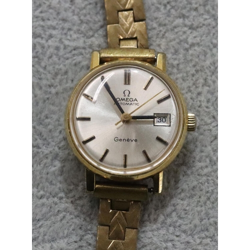 258 - A ladies' Omega automatic circular wristwatch, with seconds hand and calendar, later gold plated str... 