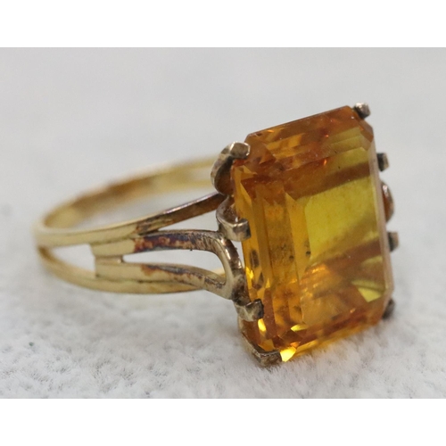 262 - A Continental gold Citrine style ring, Size R/S, 8.1 grams gross