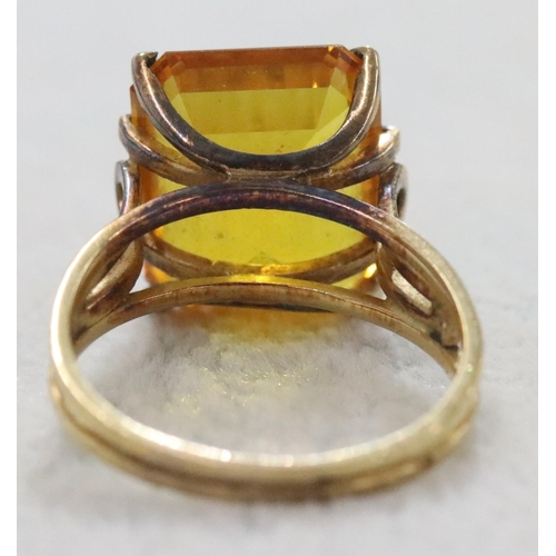 262 - A Continental gold Citrine style ring, Size R/S, 8.1 grams gross