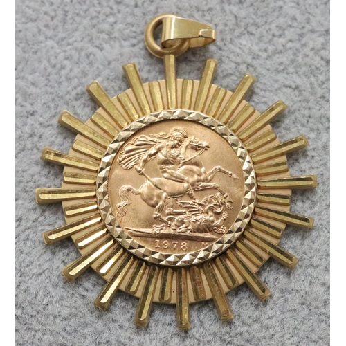 276 - An Elizabeth II gold sovereign, 1978, mounted in 9ct gold removeable pendant in the form of a sunbur... 