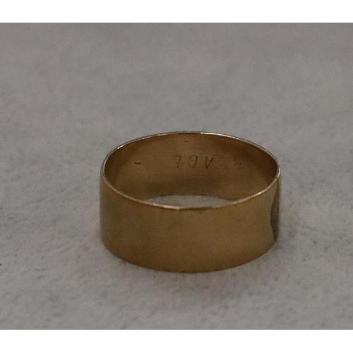 279 - A gold wide band wedding ring, Size X/W, 4.5 grams