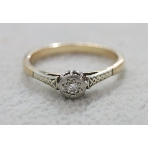 286 - A ladies' gold solitaire diamond ring, Size N/O, 2.1 grams gross