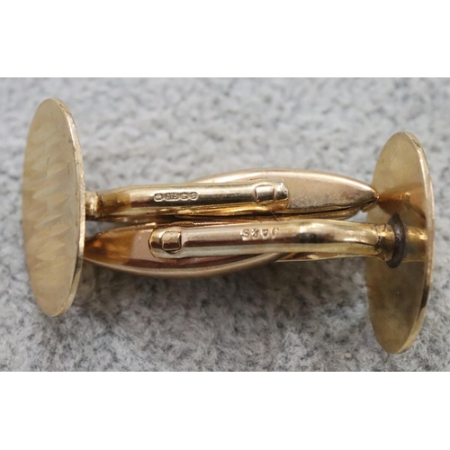 301 - A pair of oval gentlemen's 9ct gold cufflinks, 7.4 grams