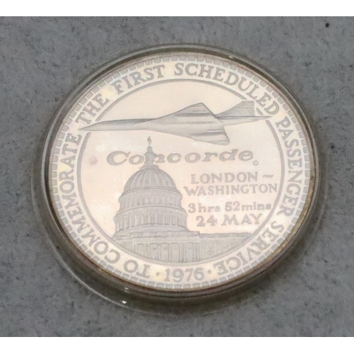 327 - A limited edition Sterling silver Pobjoy Mint, 1976 Concord medal, first flight London to Washington... 