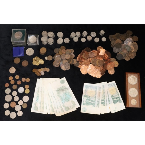 341 - A large quantity of various World coins and bank notes