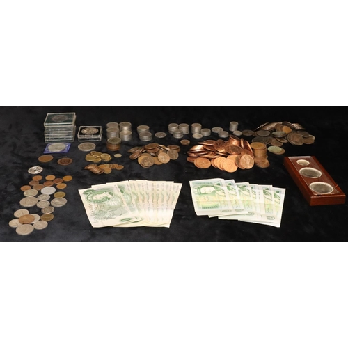 341 - A large quantity of various World coins and bank notes