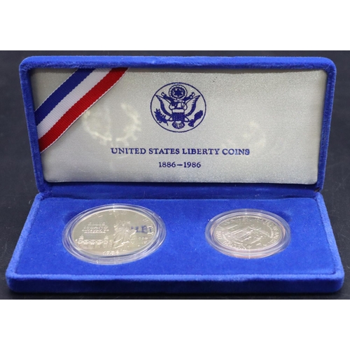 349 - An American silver Dollar and half Dollar, 1986 (cased)