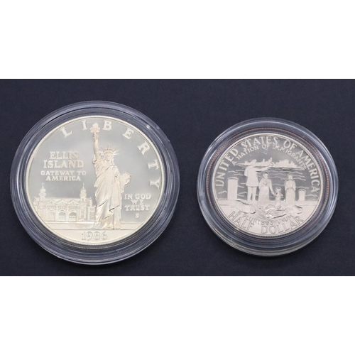 349 - An American silver Dollar and half Dollar, 1986 (cased)