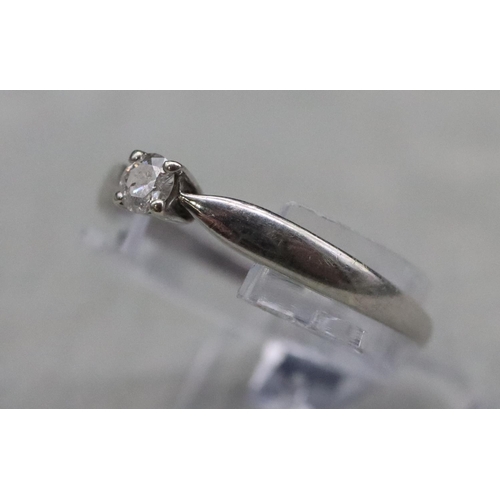 368 - A 9ct white gold ladies' small solitaire diamond ring, Size R/S, 1.7 grams