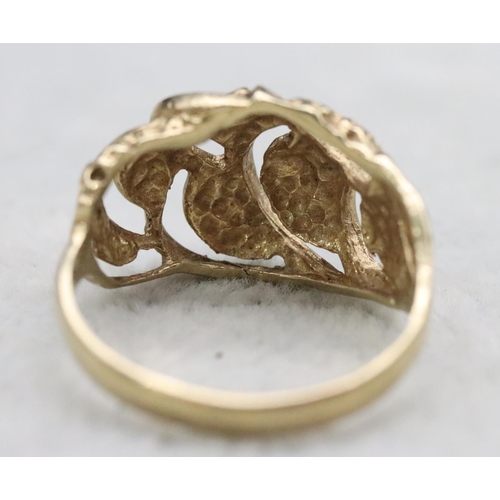 370 - A 9ct gold ring with pierced decoration, Size N, 3.3 grams