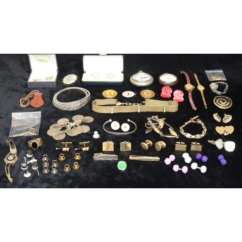 376 - A quantity of various gentlemen's cufflinks and a quantity of various jewellery including watches et... 