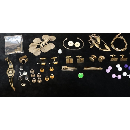 376 - A quantity of various gentlemen's cufflinks and a quantity of various jewellery including watches et... 