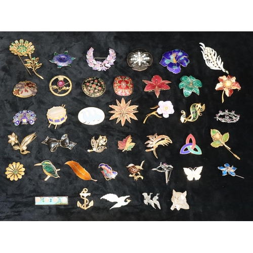 377 - A quantity of various costume and other brooches etc.