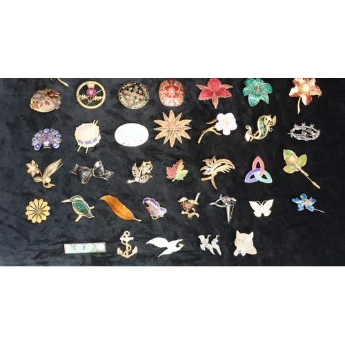 377 - A quantity of various costume and other brooches etc.