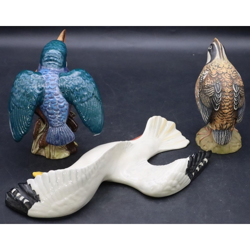 38 - A Beswick wall mounted figure of a Seagull, 658-3, a Beswick figure of a Kingfisher, 2371, 12cm high... 