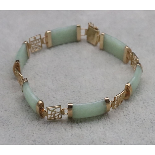 386 - A 9ct gold and jade panel bracelet, 18cm long