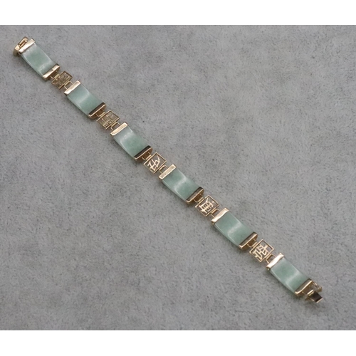 386 - A 9ct gold and jade panel bracelet, 18cm long