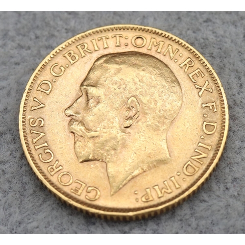 400 - A George V gold sovereign, 1913